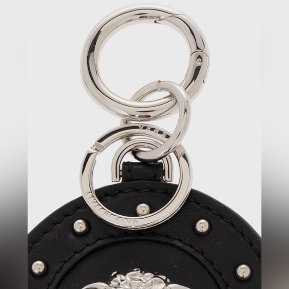 NWT VERSACE LA MEDUSA LOGO BLACK LEATHER STUDDED BAG CHARM KEY CHAIN - Picture 5 of 14
